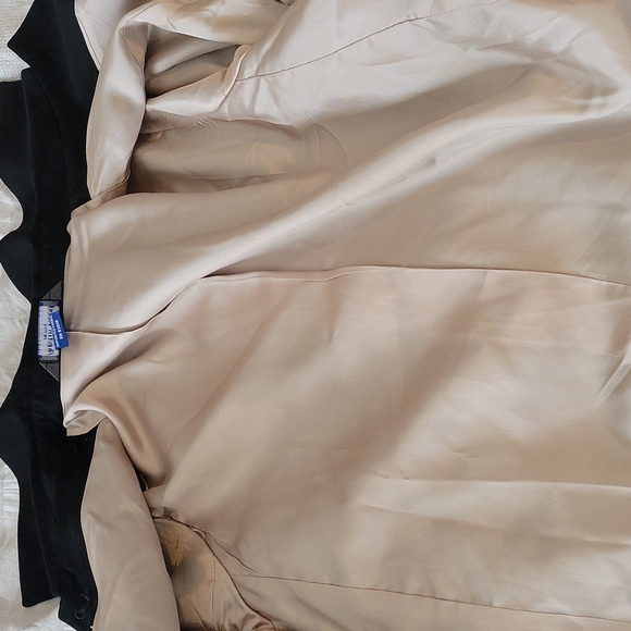 AUSTIN REED BLACK WOOL BLAZER, SIZE 12P - Picture 7 of 12